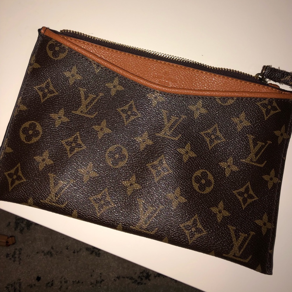 Louis V x Pochette